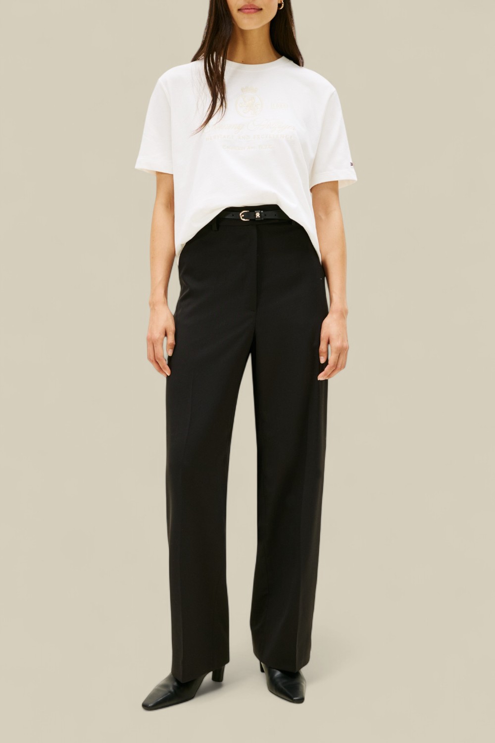 תמונת כל הלוק של חולצת טי אוברסייז